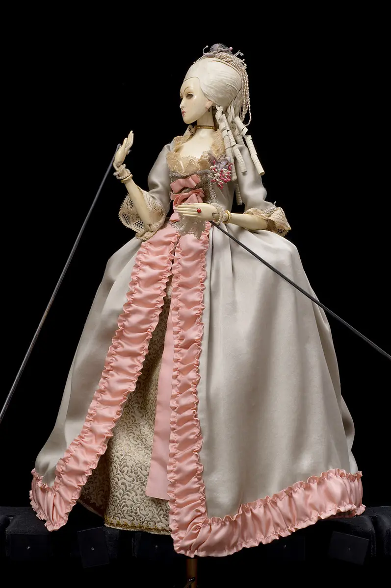 Dame, Verweis auf Stücktitel: Karneval