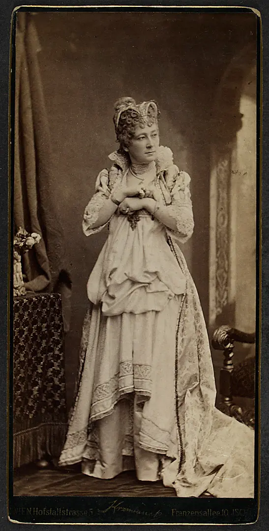 Charlotte Wolter