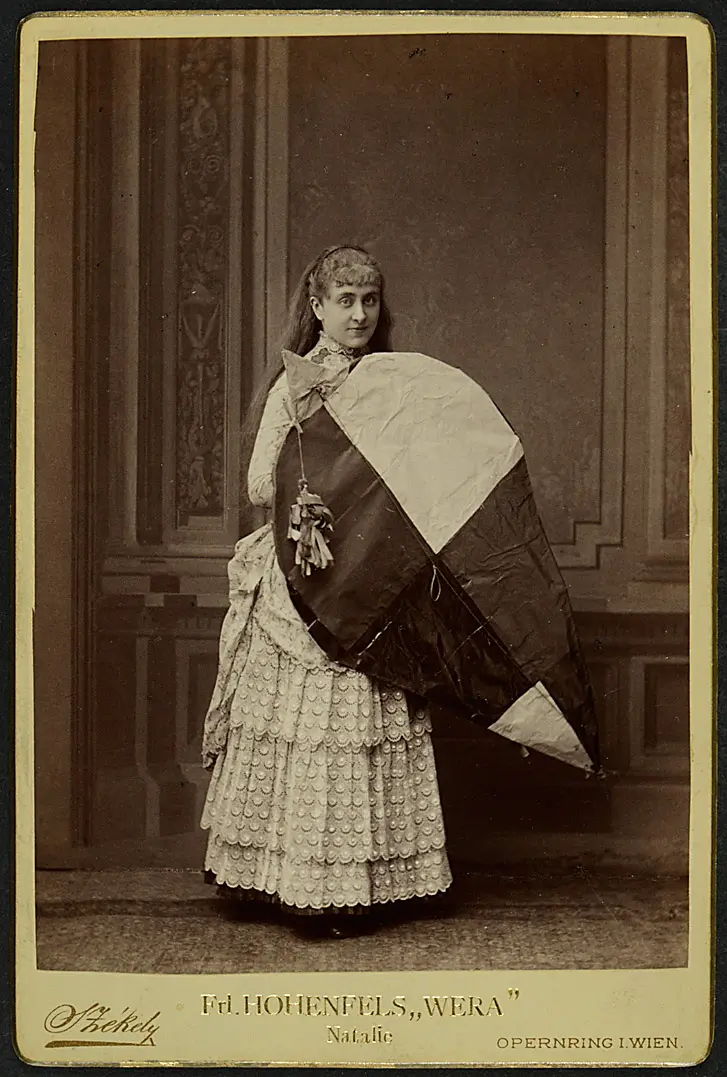 Stella Hohenfels, Verweis auf Stücktitel: Natalie