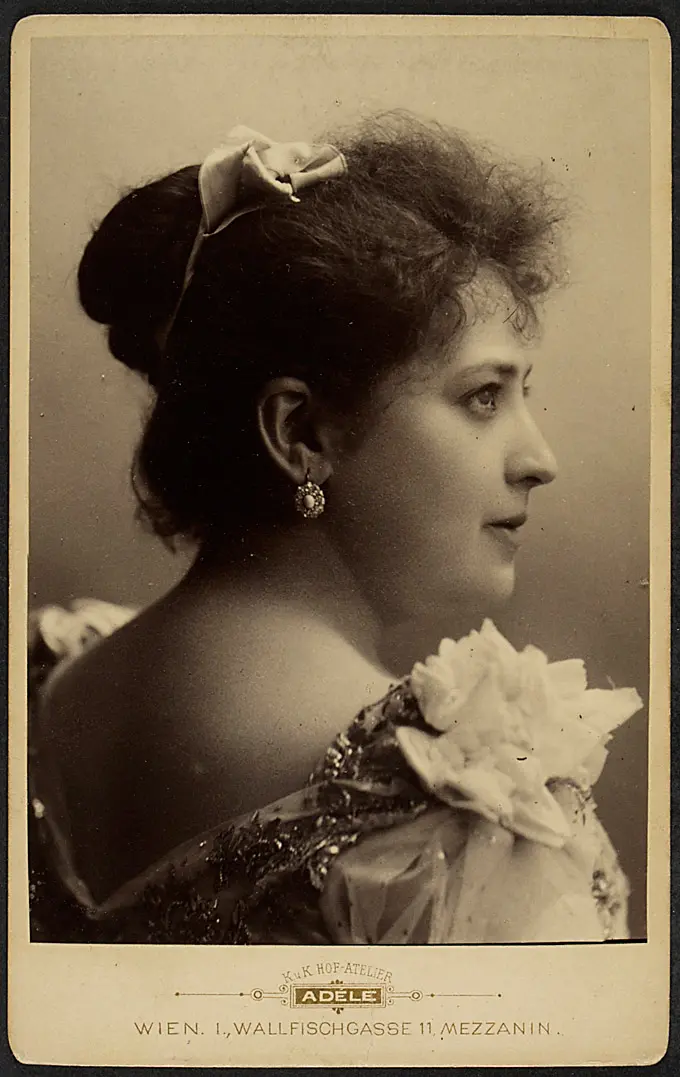 Lola Beeth