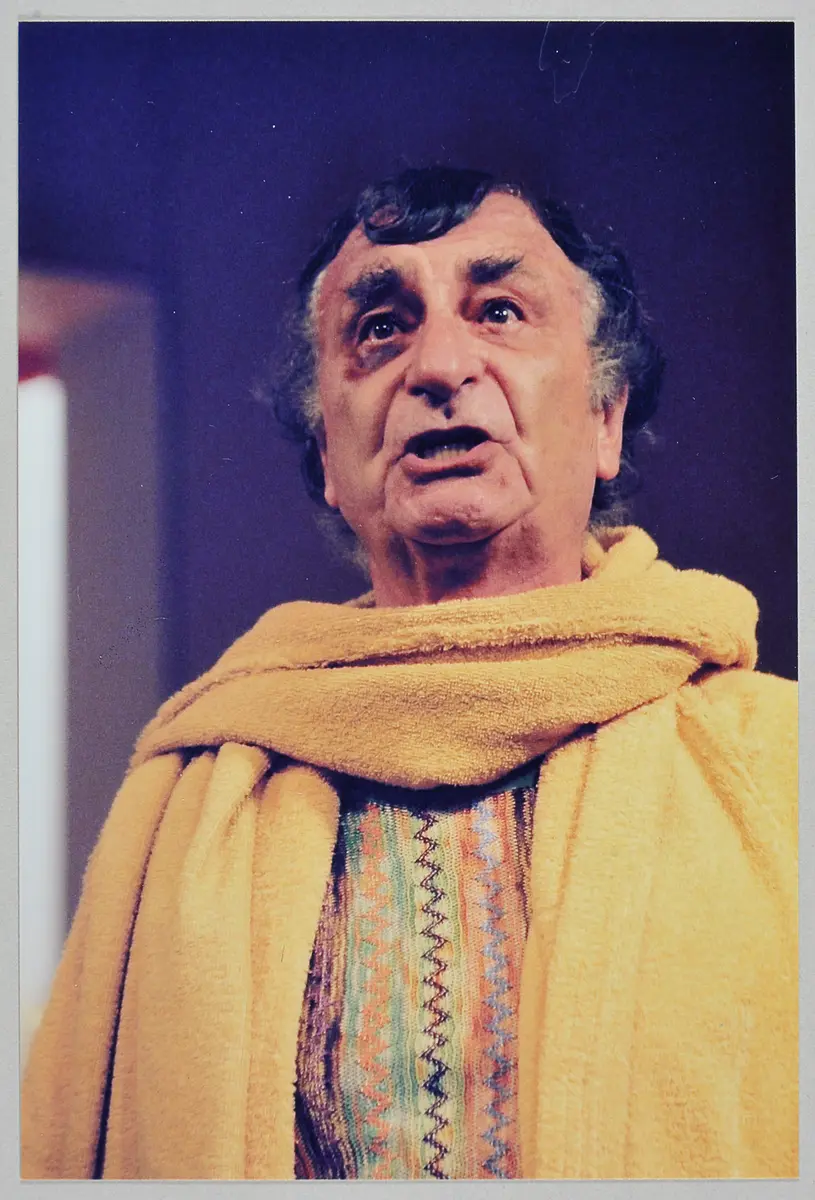 Gideon Singer, Verweis auf Stücktitel: Weekend im Paradies