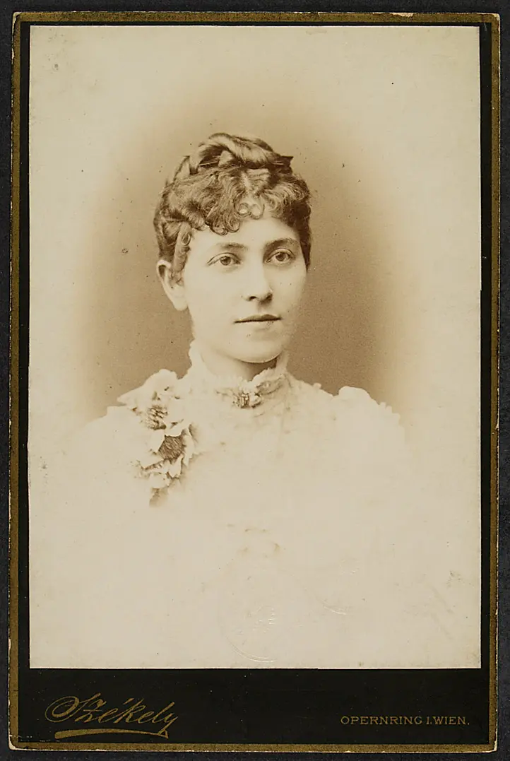 Anna Bayer