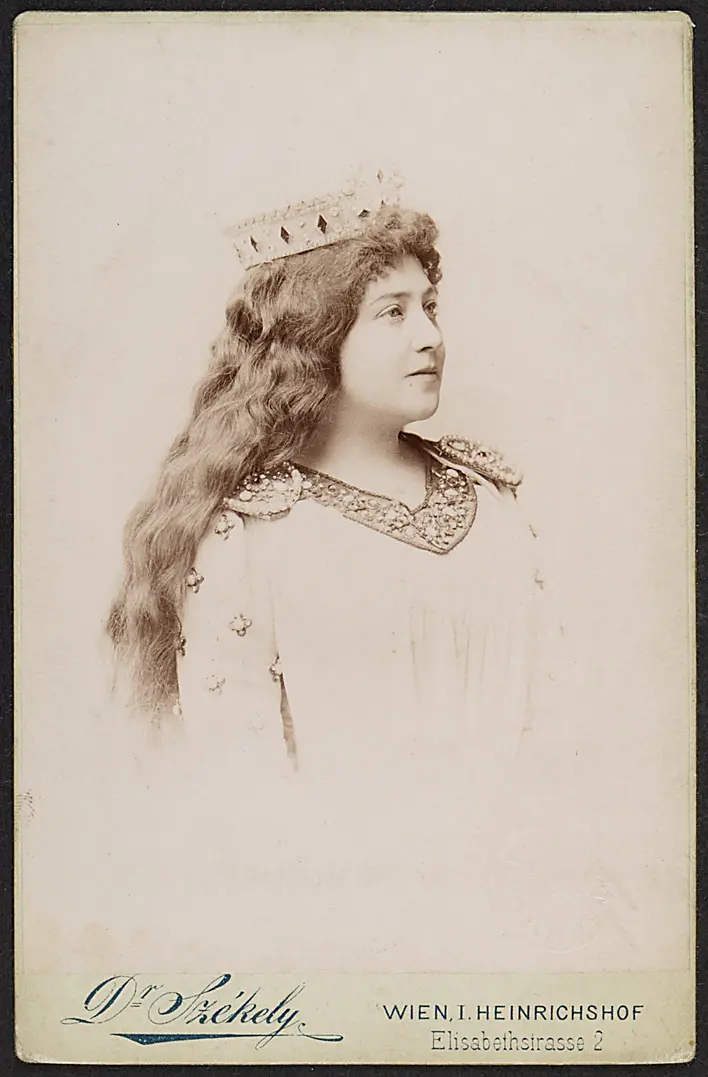 Lola Beeth, Verweis auf Stücktitel: Lohengrin