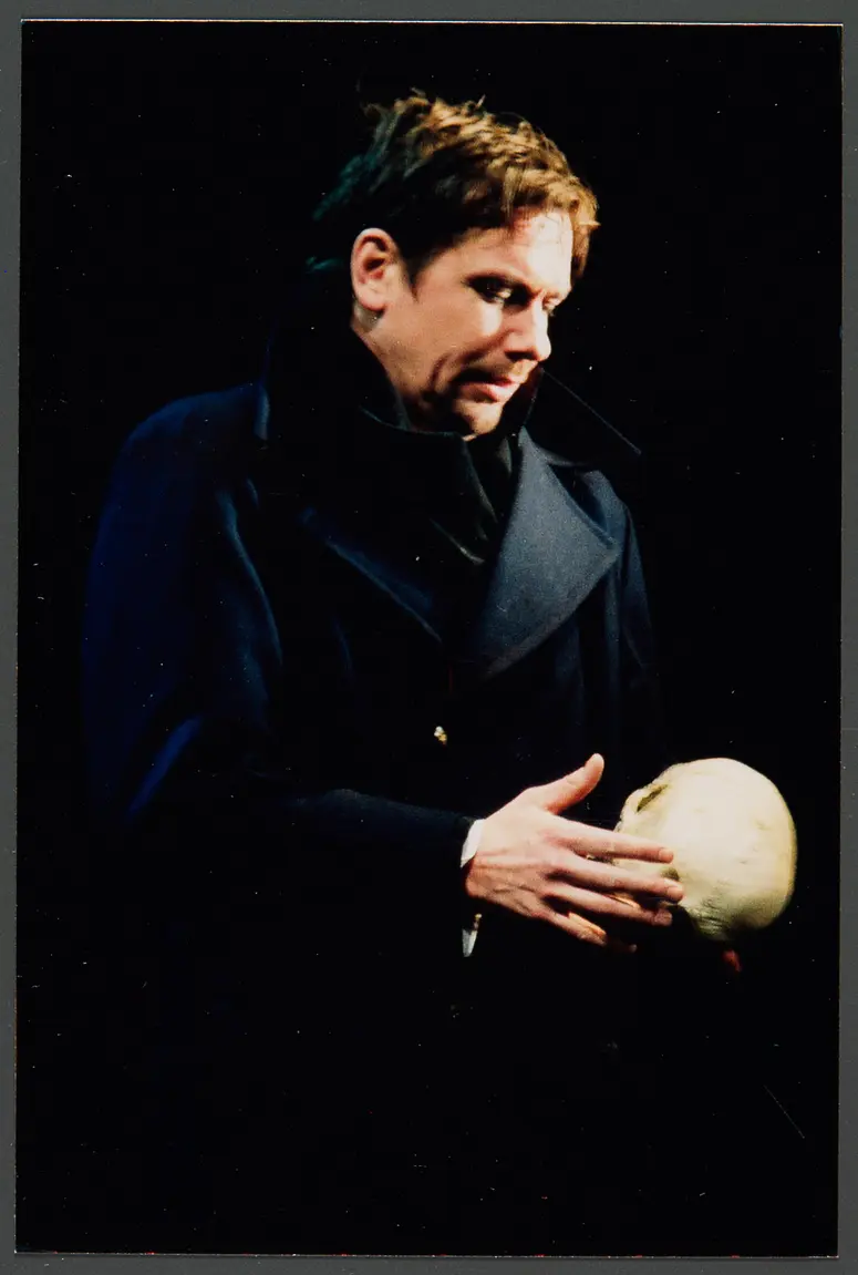 Michael Maertens, Verweis auf Stücktitel: Hamlet