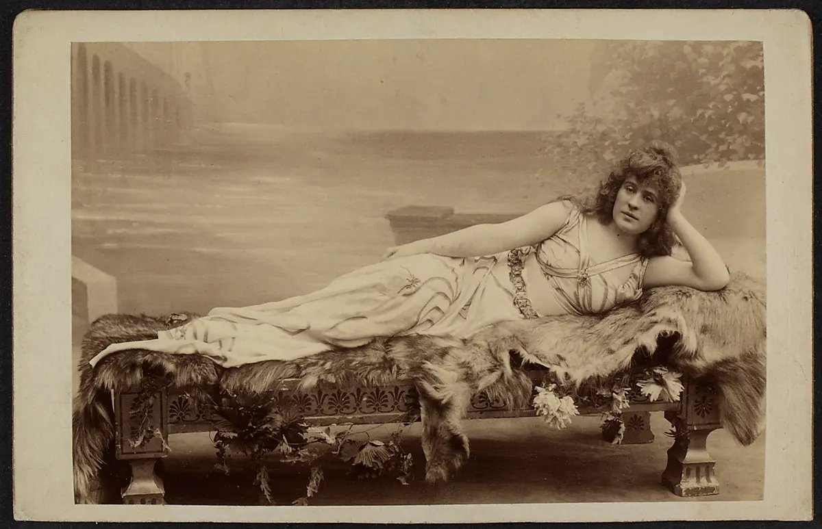 Helene Odilon, Verweis auf Stücktitel: Chrysis