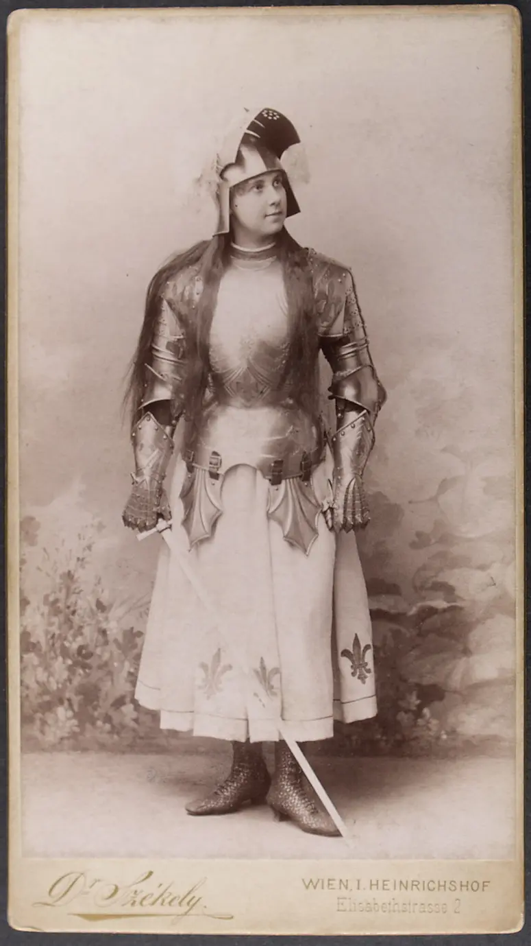 Lona Leslie