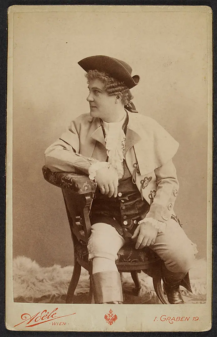 Franz Naval, Verweis auf Stücktitel: Manon