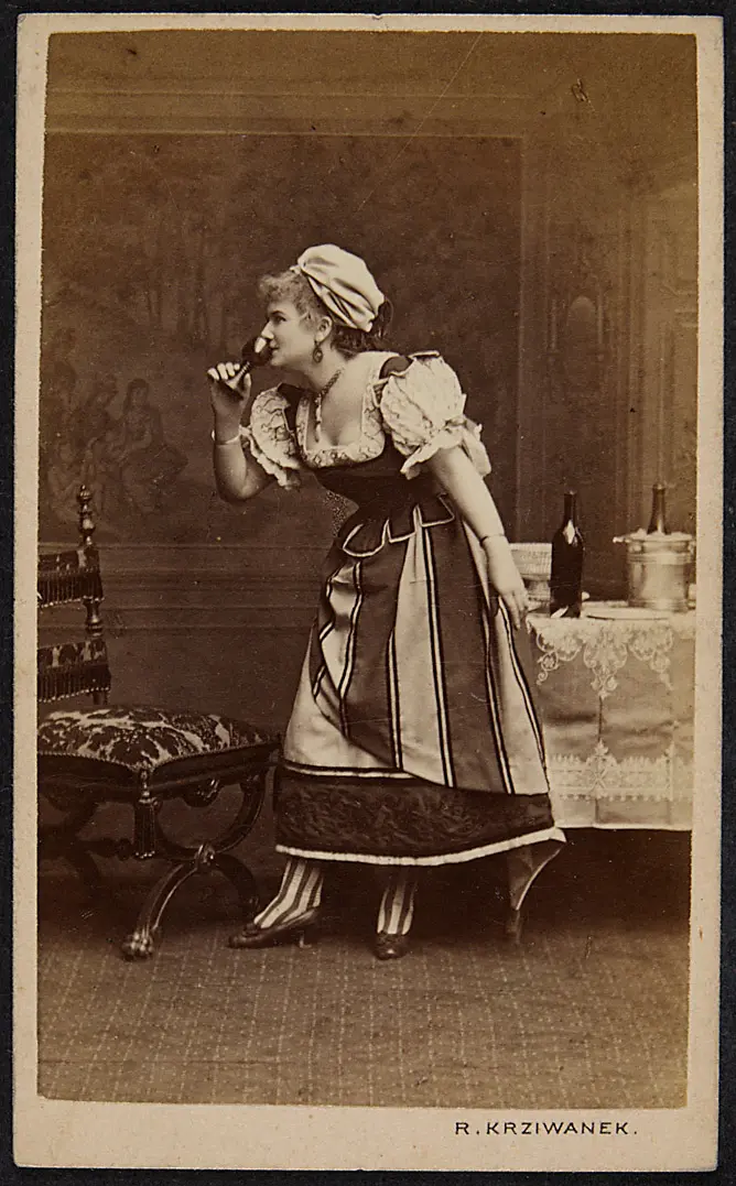 Hermine Meyerhoff, Verweis auf Stücktitel: Die Glocken von Corneville
