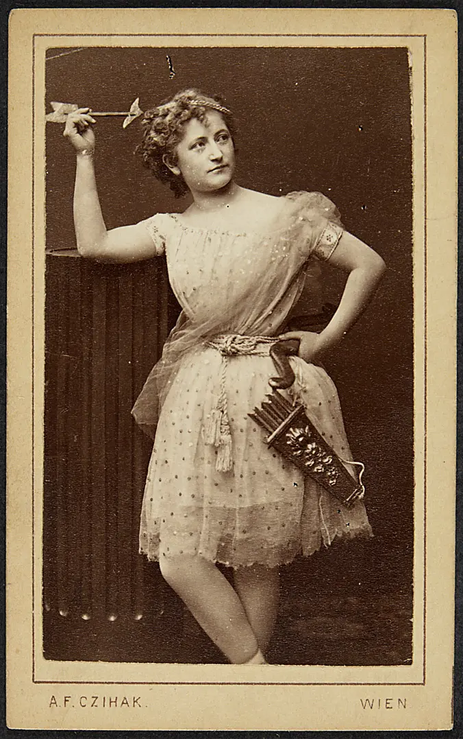 Albertine Stauber, Verweis auf Stücktitel: Orpheus in der Unterwelt