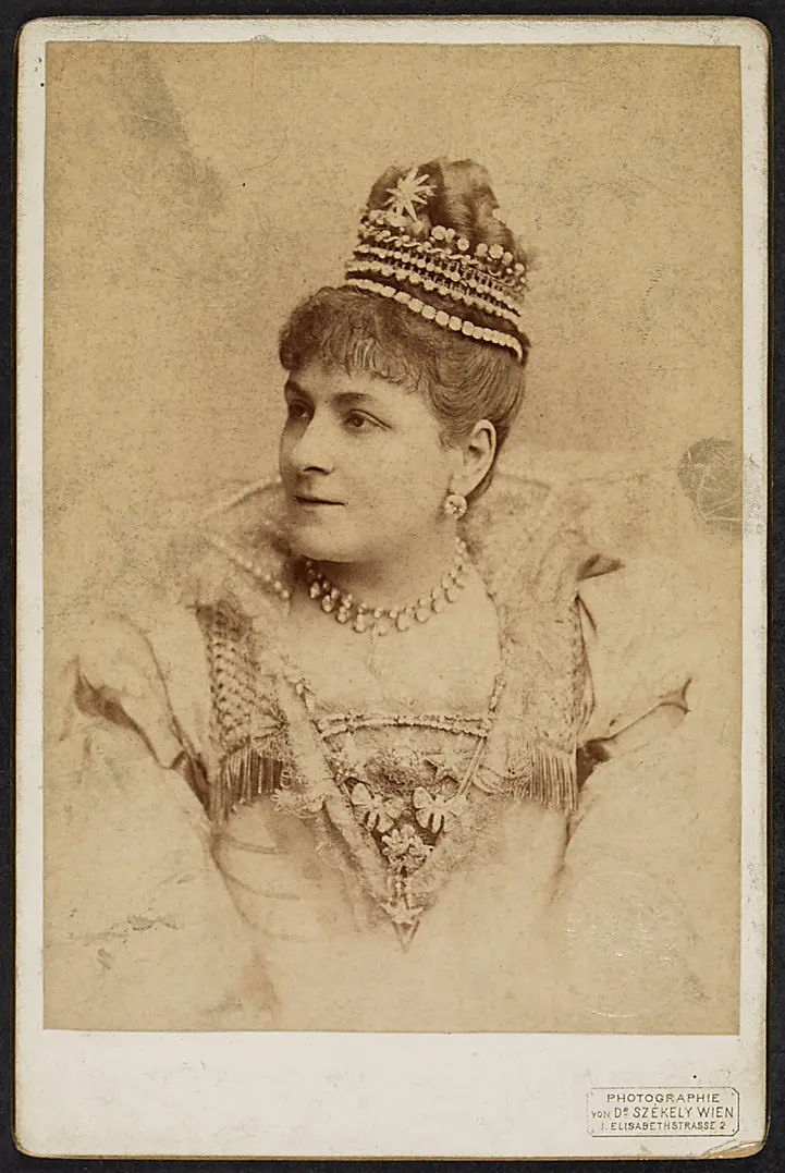 Hermine Albrecht, Verweis auf Stücktitel: König und Bauer