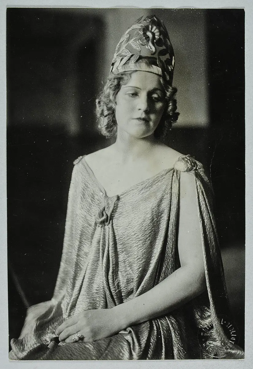 Aida Stuckering, Verweis auf Stücktitel: Der Verschwender