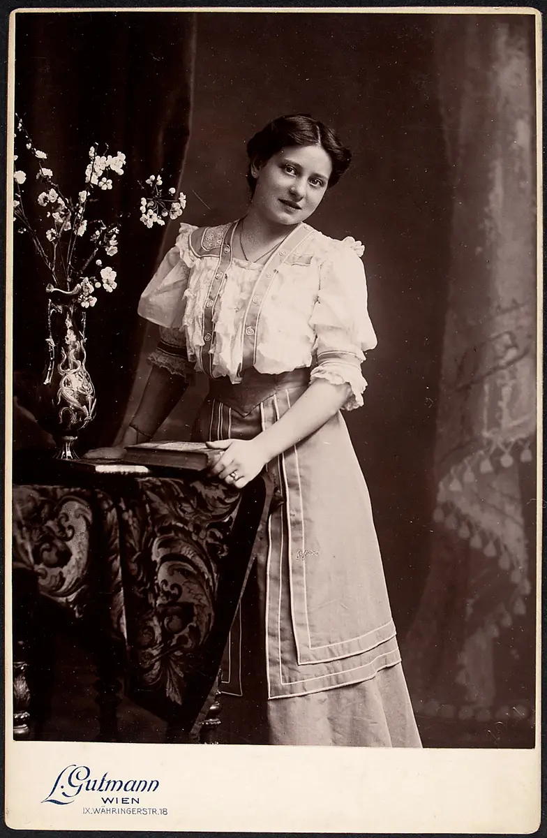 Helene Pola