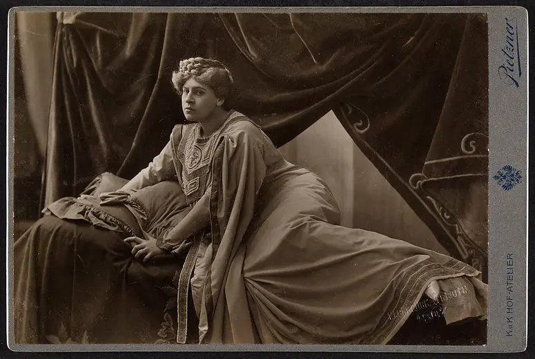 Lucie Weidt, Verweis auf Stücktitel: Tristan und Isolde