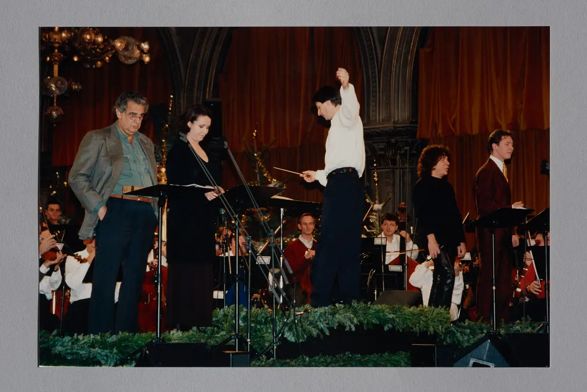 Plácido Domingo, Verweis auf Stücktitel: Christmas in Vienna