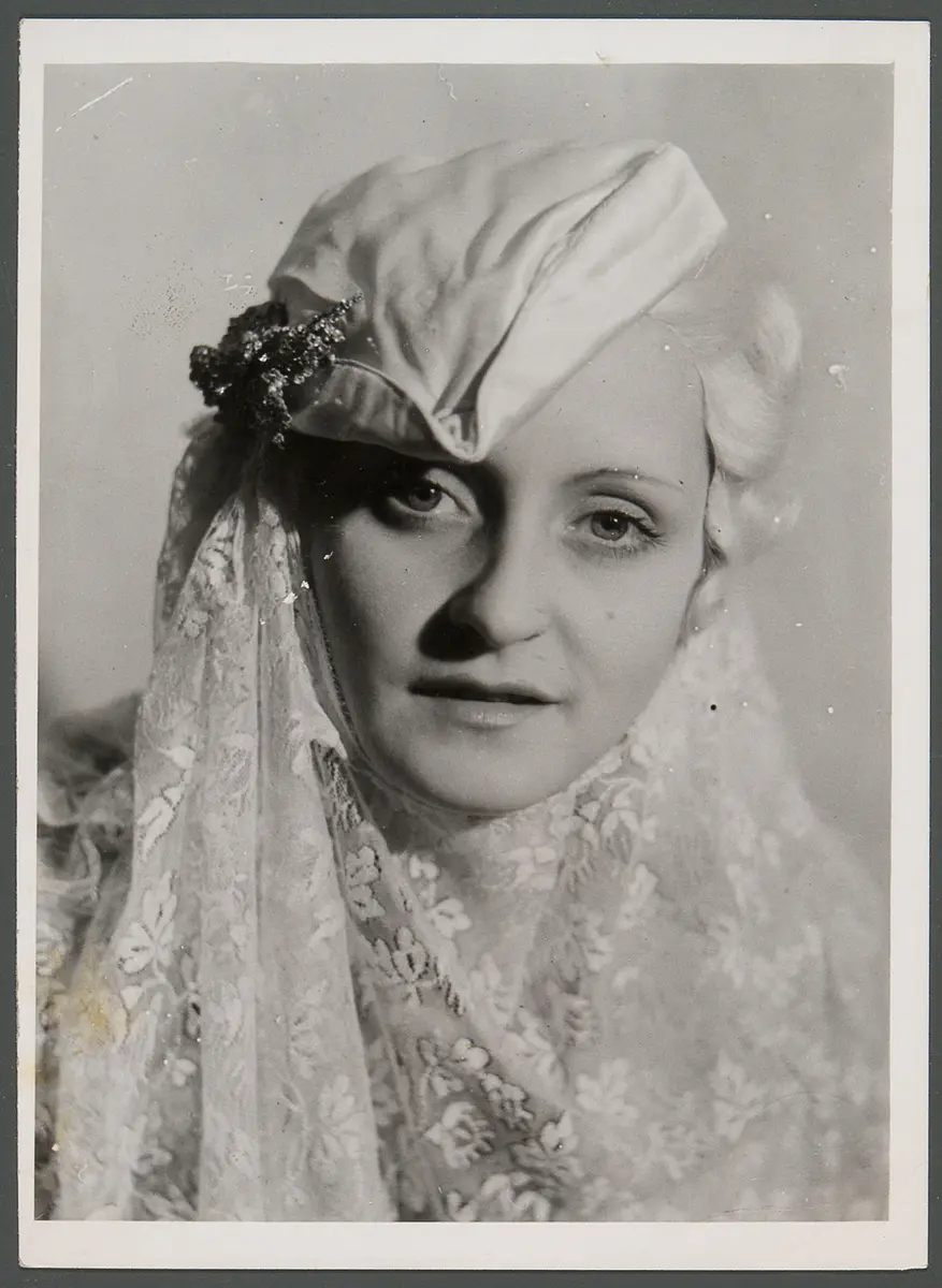 Tatjana Menotti, Verweis auf Stücktitel: Casanova