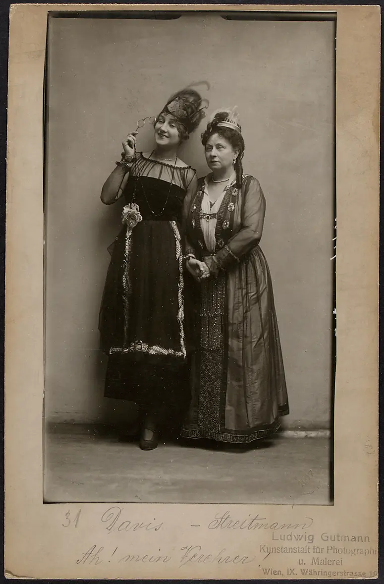 Ellabelle Davis, Frau Streitmann