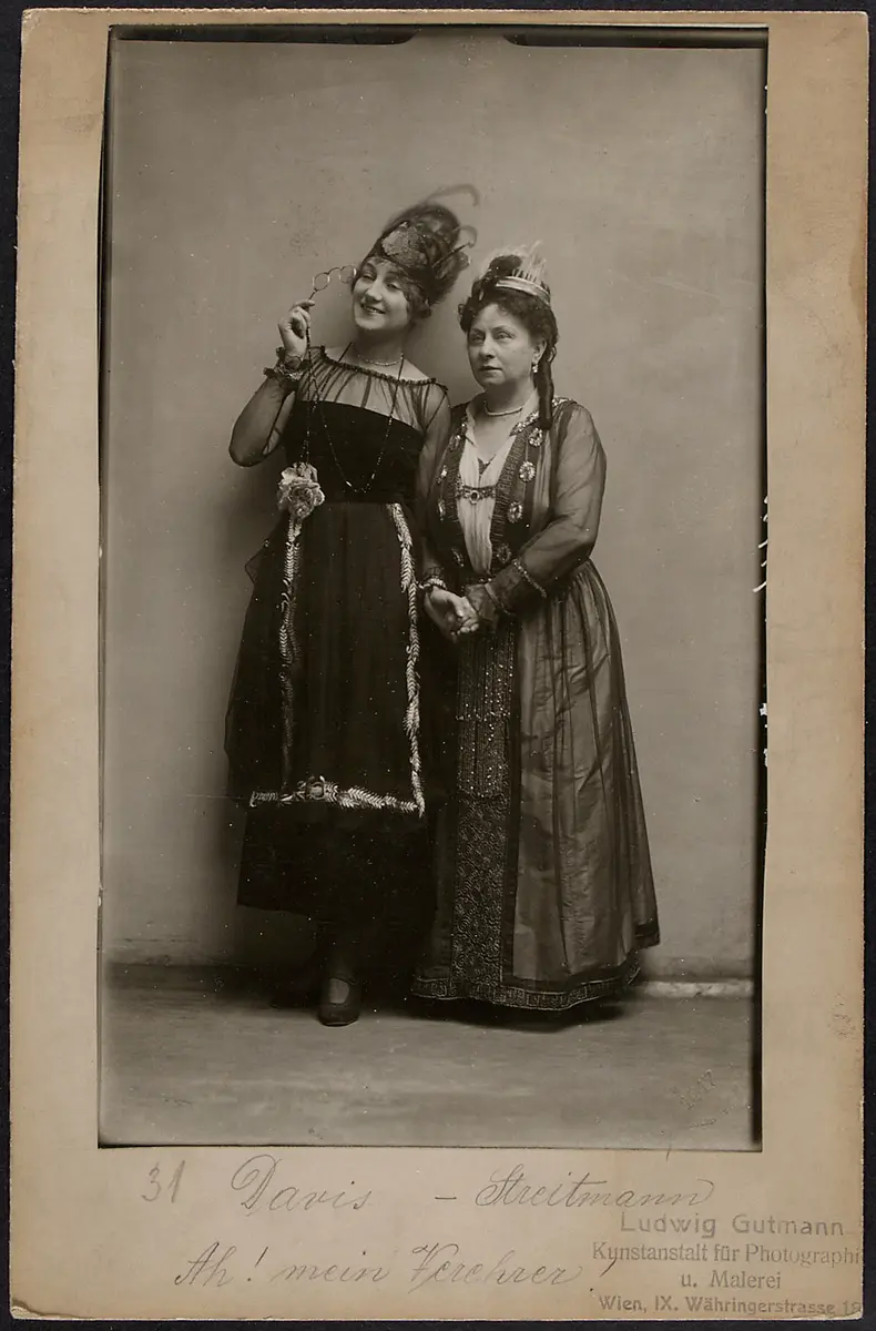 Ellabelle Davis, Frau Streitmann