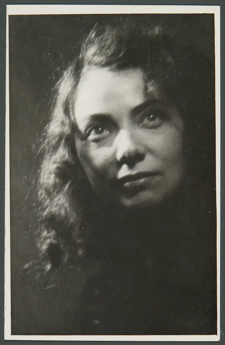 Erika Pelikowsky, Verweis auf Stücktitel: Antigone