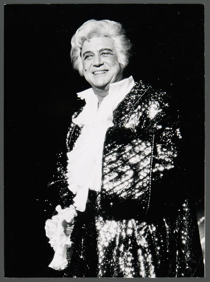 Peter Minich, Verweis auf Stücktitel: Madame Pompadour