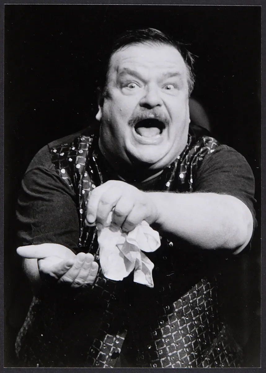 Gerhard Ernst, Verweis auf Stücktitel: Der Papa wird´s scho richten