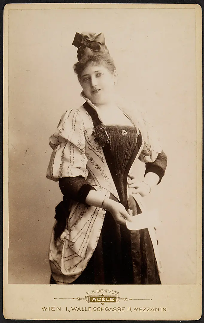 Lola Beeth