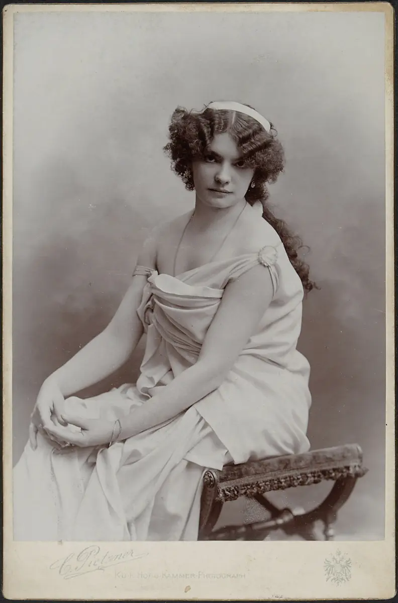 Lola Hansik