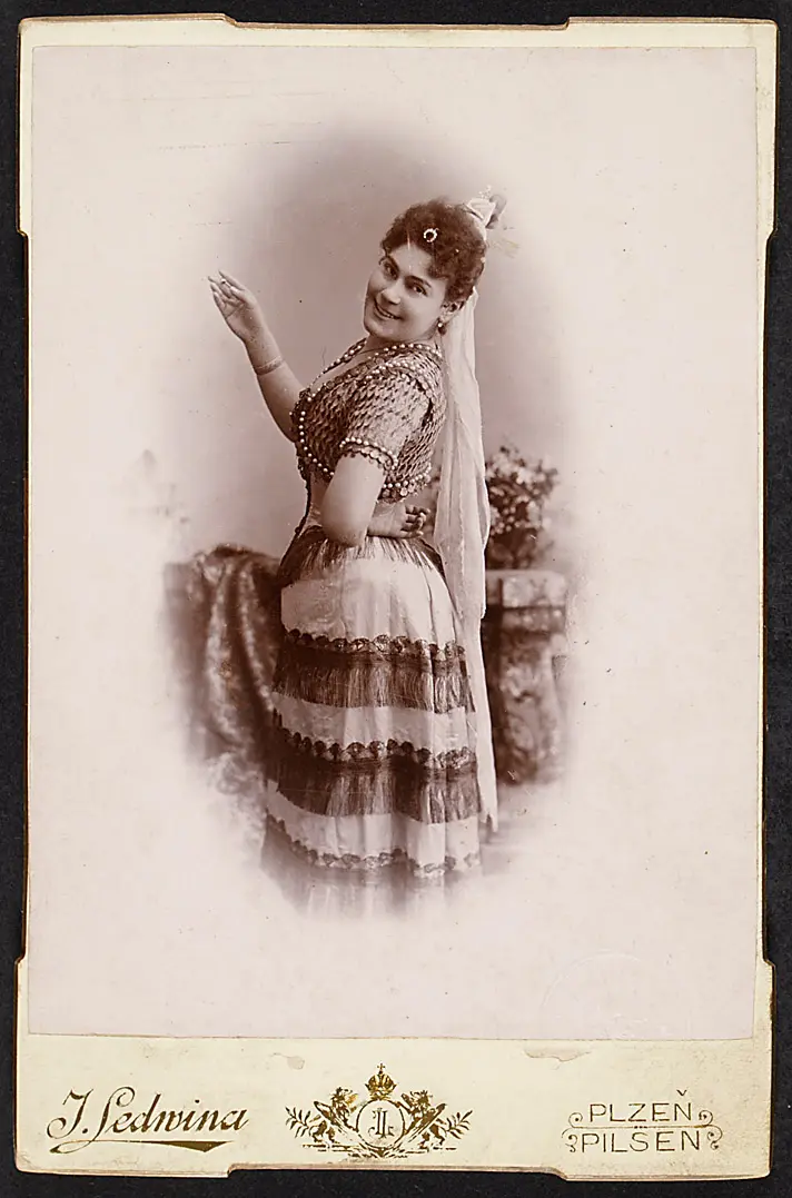 Lotte Sigl, Verweis auf Stücktitel: Carmen
