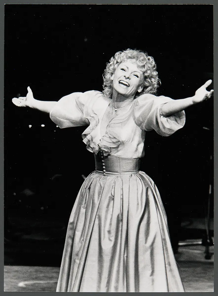 Helga Papouschek, Verweis auf Stücktitel: Operetten-Marathon