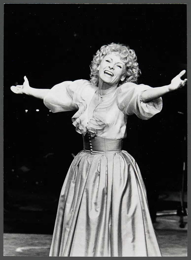 Helga Papouschek, Verweis auf Stücktitel: Operetten-Marathon