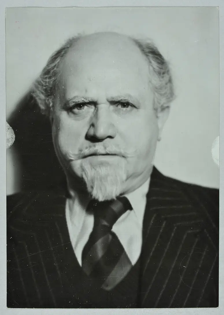 Ludwig Stössel, Verweis auf Stücktitel: Die Königin