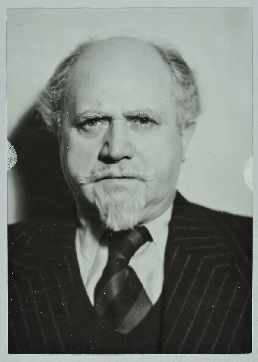 Ludwig Stössel, Verweis auf Stücktitel: Die Königin