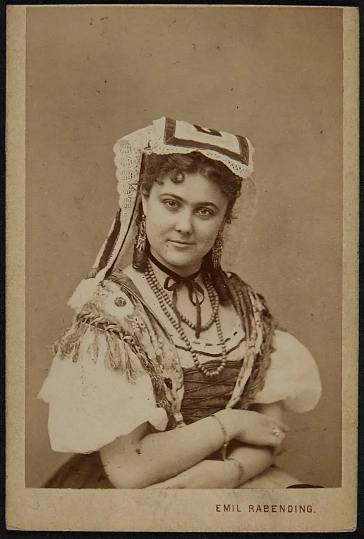 Minnie Hauck, Verweis auf Stücktitel: Fra Diavolo
