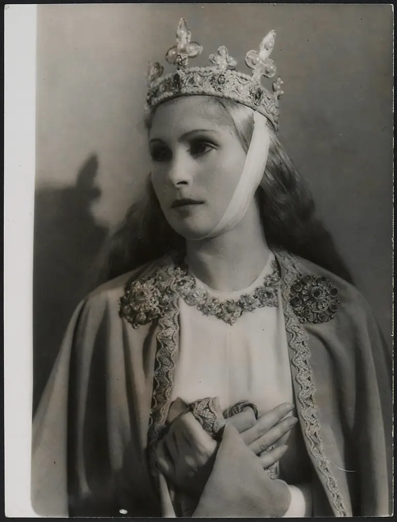 Nora Gregor