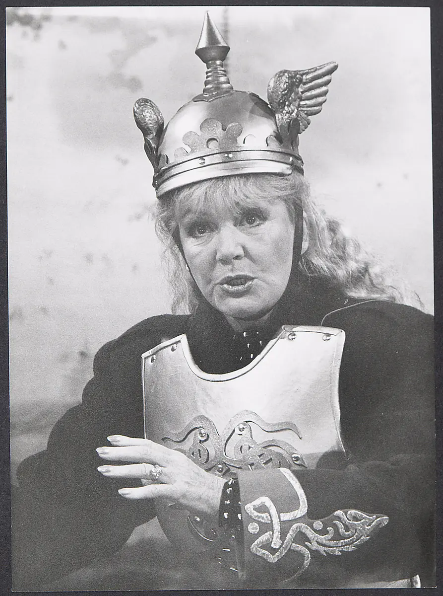 Renate Holm, Verweis auf Stücktitel: Die lustigen Nibelungen