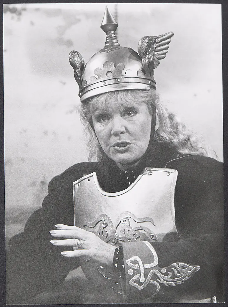 Renate Holm, Verweis auf Stücktitel: Die lustigen Nibelungen