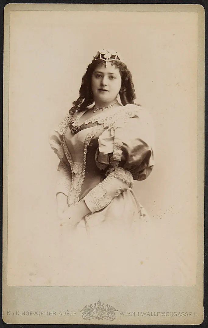 Lola Beeth
