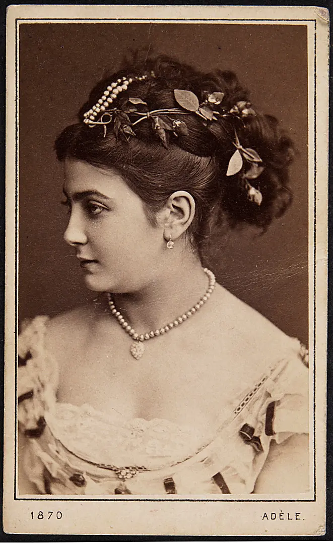 Elise Bach