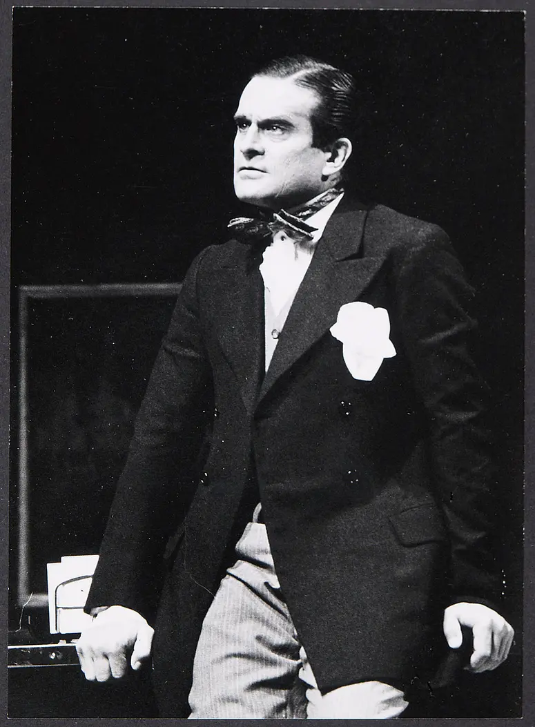 Frank Hoffmann, Verweis auf Stücktitel: Der Marquis von Keith