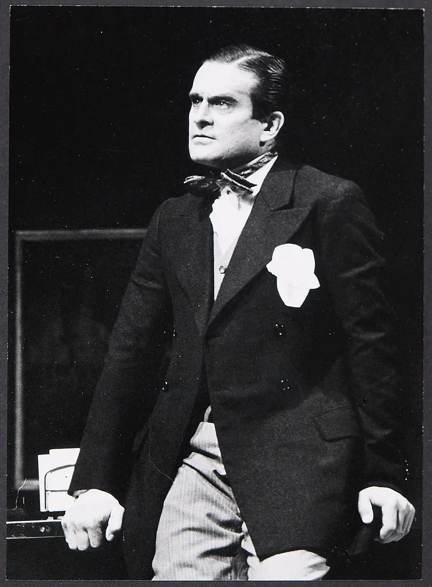 Frank Hoffmann, Verweis auf Stücktitel: Der Marquis von Keith
