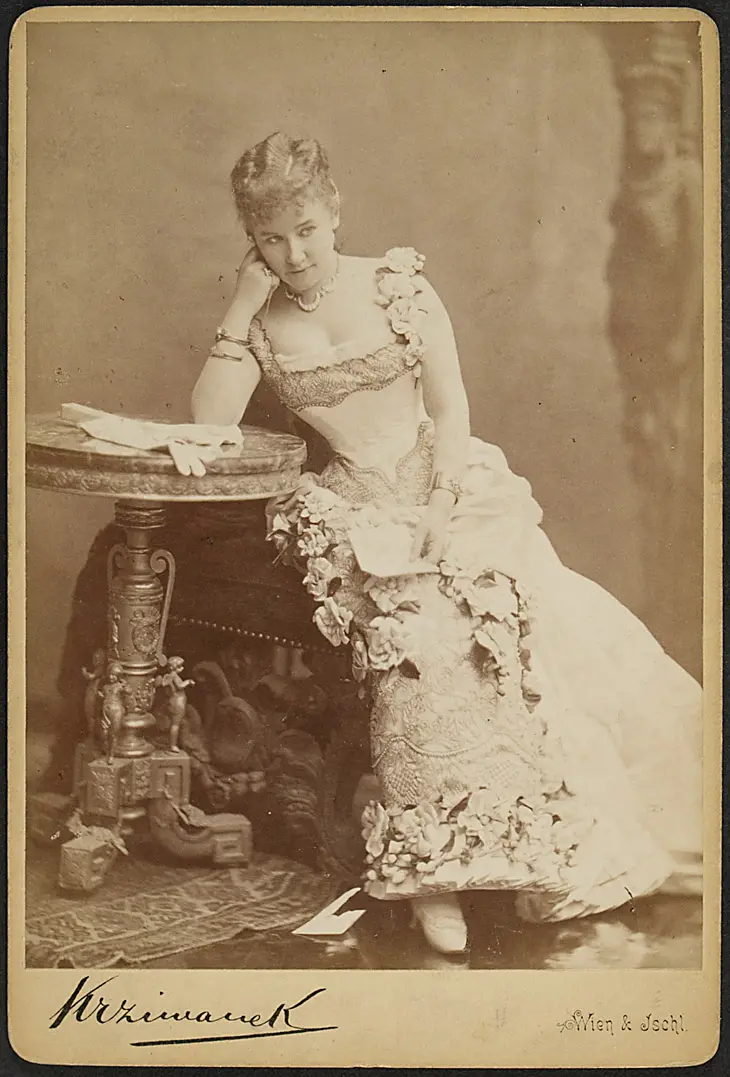 Bianca Bianchi, Verweis auf Stücktitel: La Traviata