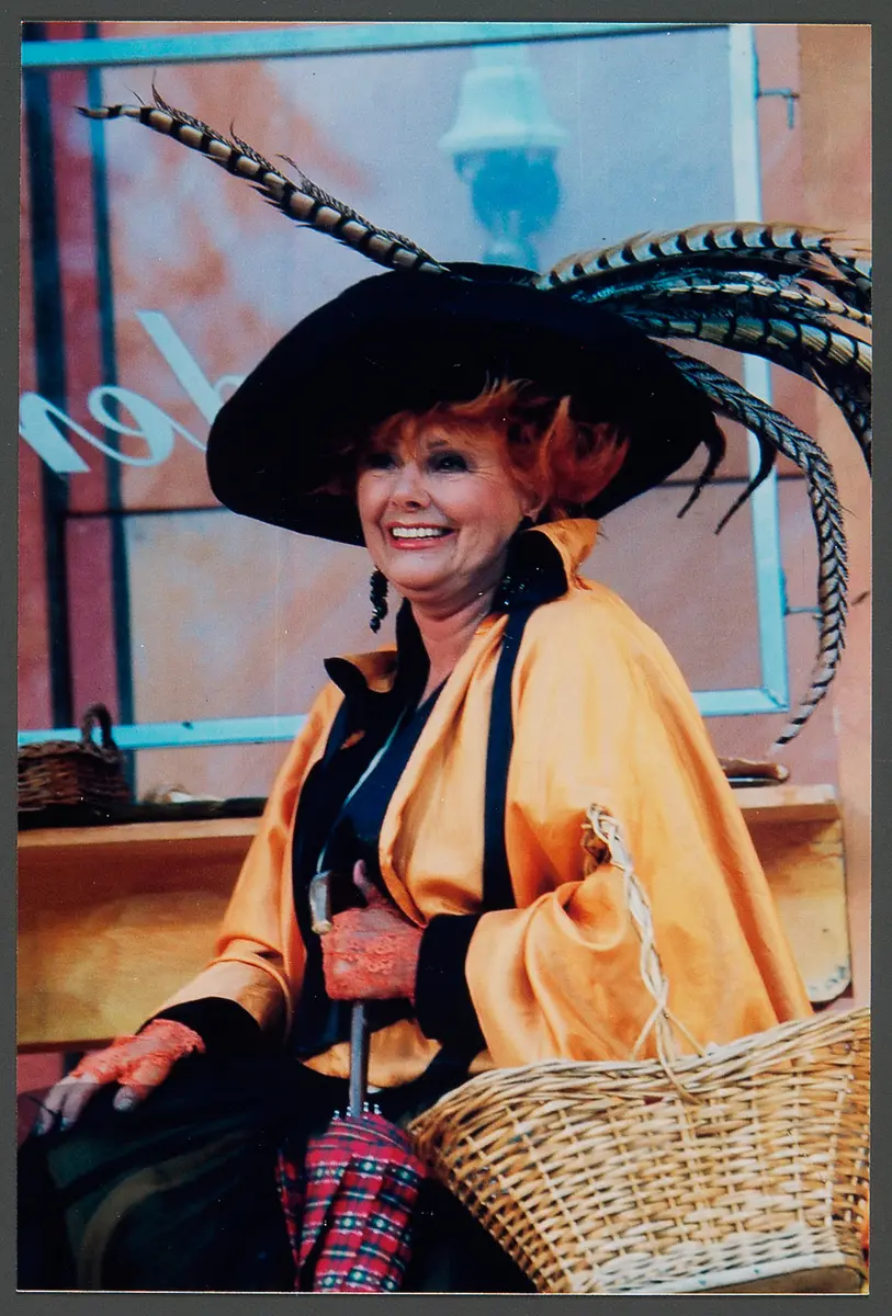 Elfriede Ott, Verweis auf Stücktitel: Mandoletti