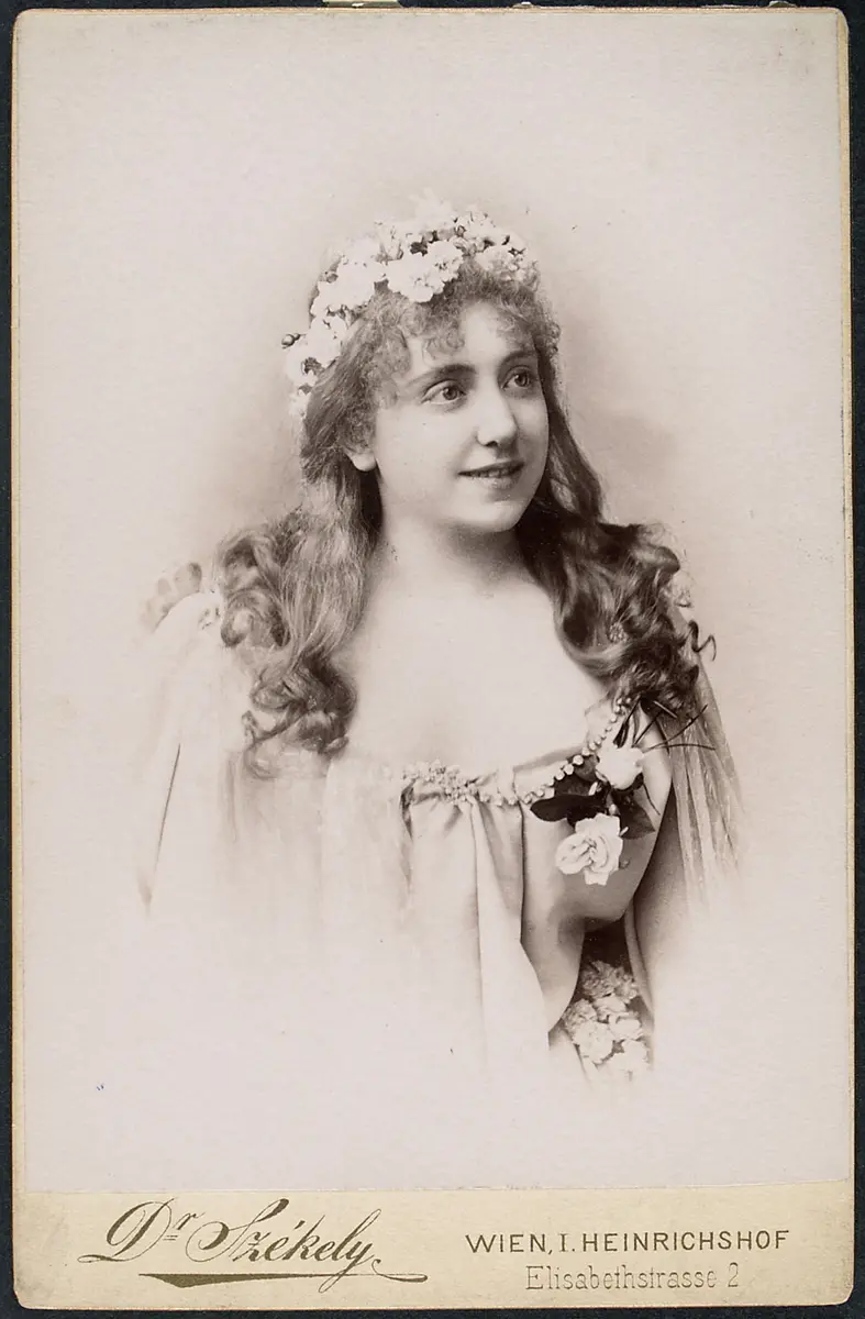 Rolla Ansion, Verweis auf Stücktitel: Die versunkene Glocke