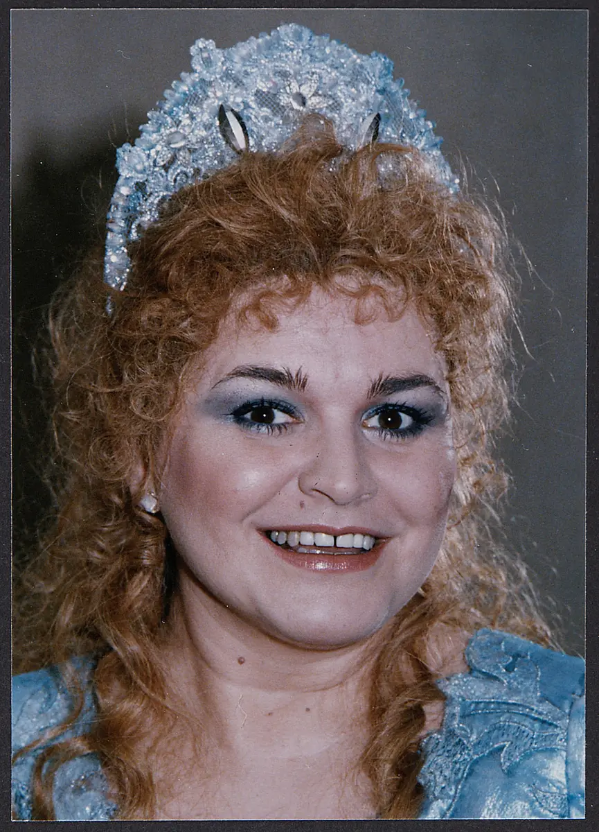 Gabriela Benackova-Cap