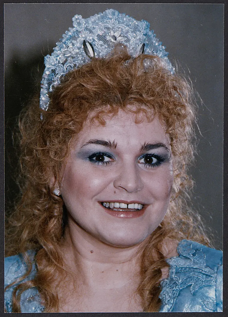 Gabriela Benackova-Cap
