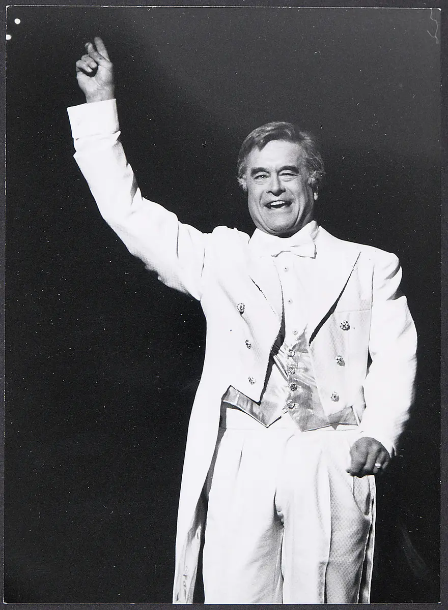 Frank Hoffmann, Verweis auf Stücktitel: La Cage aux Folles