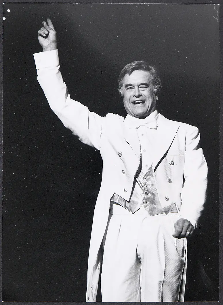 Frank Hoffmann, Verweis auf Stücktitel: La Cage aux Folles