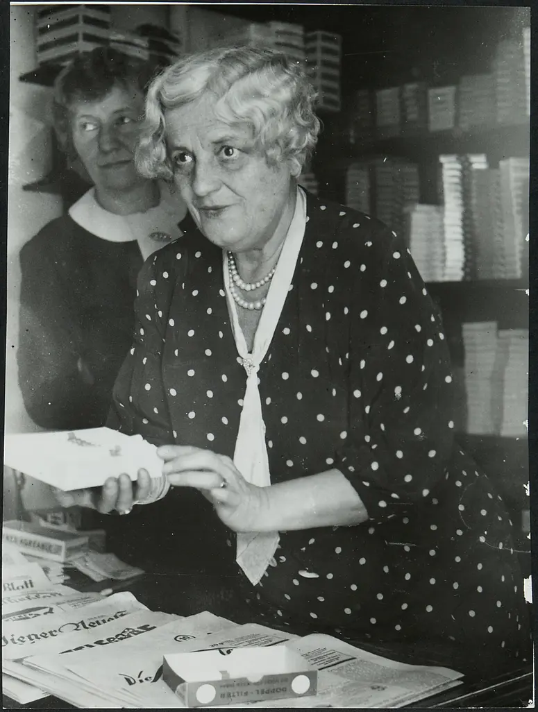 Annie Dirkens