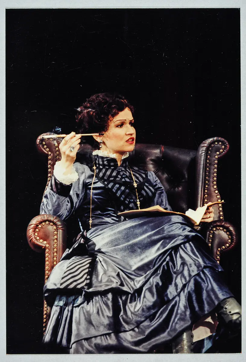 Ulrike Steinsky, Verweis auf Stücktitel: Der Opernball