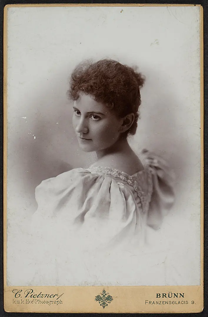 Louise Lingg