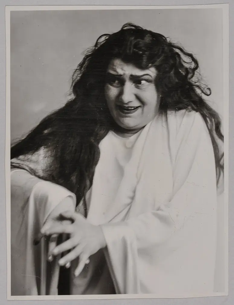 Gertrude Rünger, Verweis auf Stücktitel: Machbeth